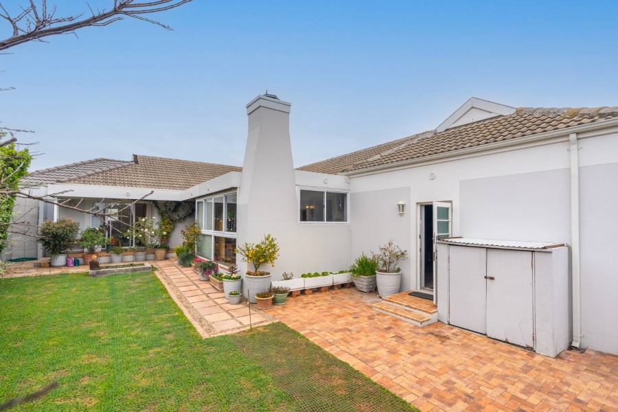 4 Bedroom Property for Sale in Sunningdale Western Cape